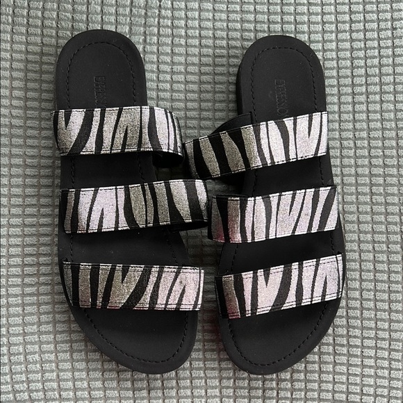 Zebra Print Slides - Picture 1 of 4